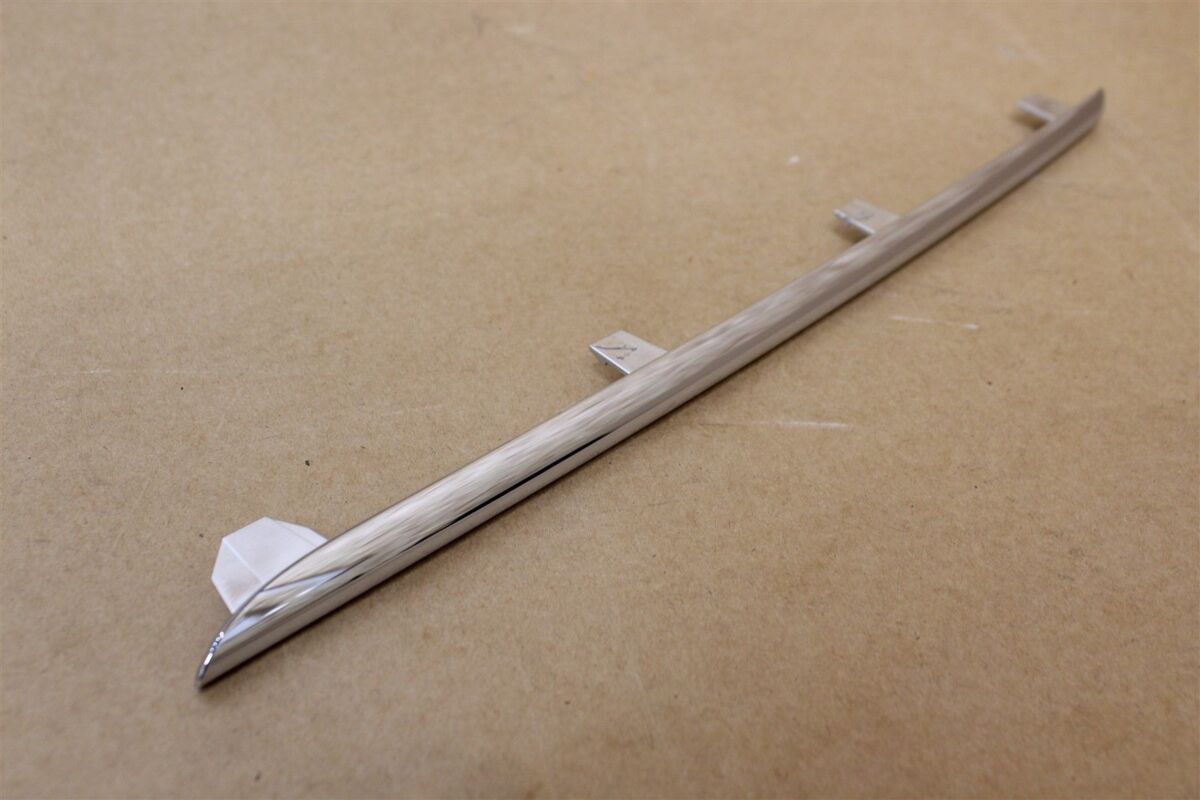 NEW GENUINE MERCEDES BENZ E CLASS W212 Radiator Grille Moulding A2128852321