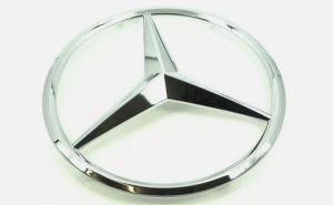 NEW GENUINE MERCEDES-BENZ MB E C W205 W213 AMG RADIATOR GRILL STAR BADGE EMBLEM A0008173200