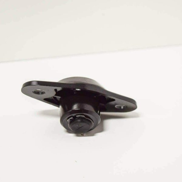 NEW GENUINE VW TRANSPORTER T4 1990 - 2003 SLIDING DOOR CATCH PLATE 701843637 - Image 3