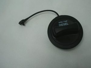 NEW GENUINE MERCEDES BENZ MB E CLASS W210 E200 E220 CDI FUEL FILLER SCREW CAP A2104700005