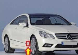 NEW GENUINE MERCEDES E CLASS W207 FRONT WING CHROME MOLDING TRIM RIGHT O/S A2078810232