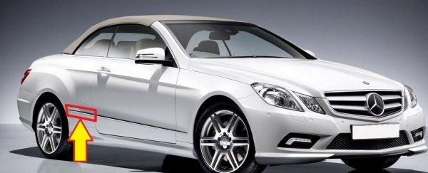 NEW GENUINE MERCEDES BENZ E CLASS W207 REAR WING CHROME MOLDING TRIM RIGHT O/S A2076980262 - Image 2