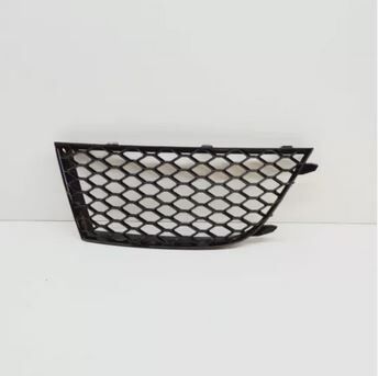 NEW GENUINE AUDI RS4 B8 O/S RIGHT FRONT LOWER GRILL GLOSS BLACK 8K0807682R T94