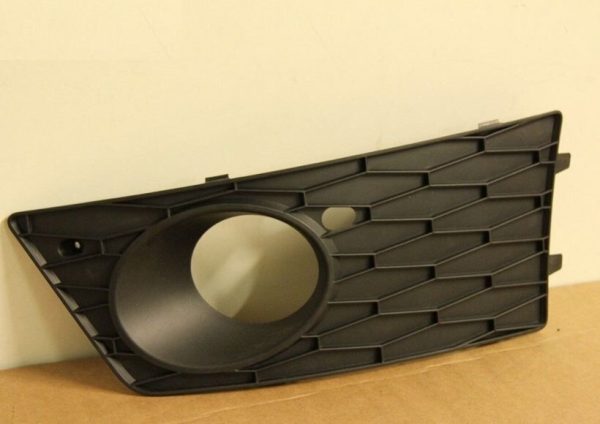 NEW GENUINE SEAT LEON CUPRA FR 06-13 FRONT O/S RIGHT FOG LIGHT GRILL BLACK 1P0853666H9B9
