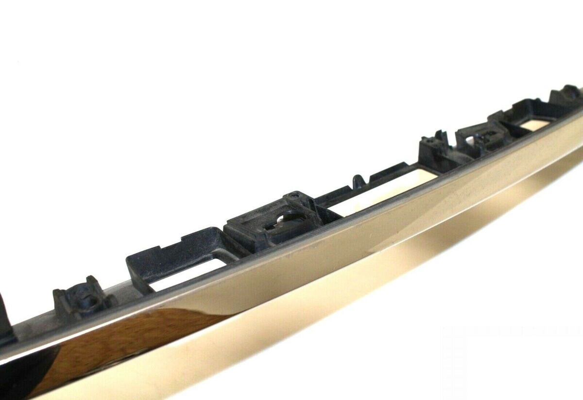 NEW GENUINE MERCEDES BENZ W204 C CLASS ESTATE REAR TRUNK CHROME HANDLE STRIP A2047400593 - Image 3